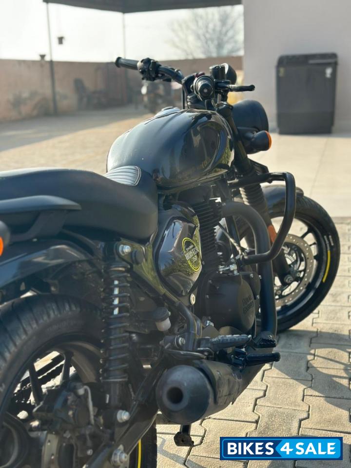 Black Royal Enfield Hunter 350 Metro