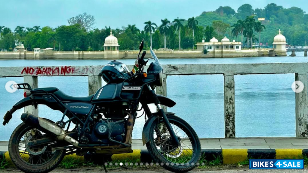 Granite Black Royal Enfield Himalayan BS VI Granite Black Royal Enfield Himalayan BS VI