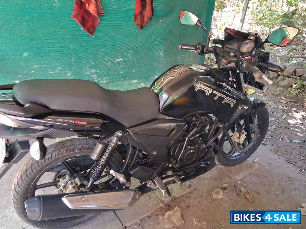 Black TVS Apache RTR 180