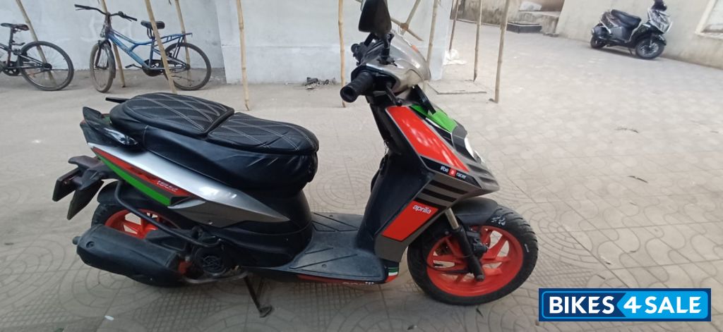 Grey Aprilia SR 150 Race