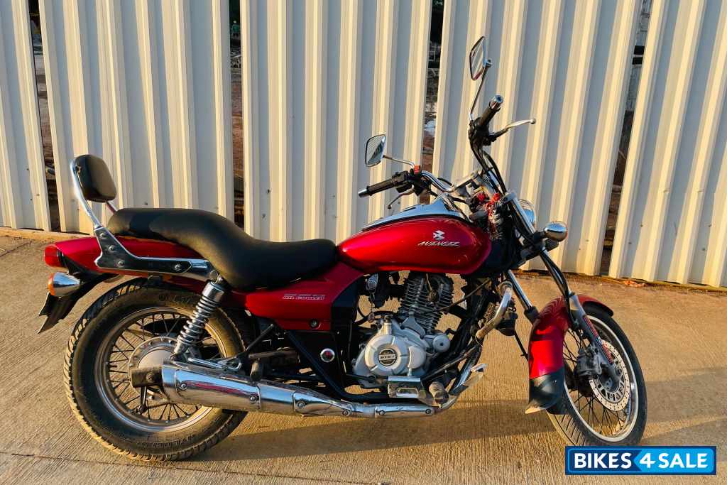 Bajaj Avenger 220 DTS-i
