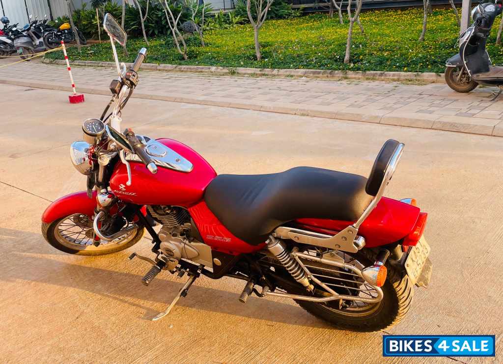 Bajaj Avenger 220 DTS-i
