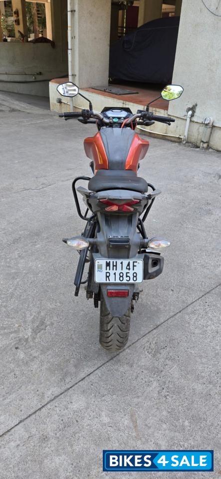 Orange Honda CB Hornet 160R