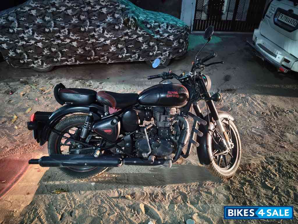 Royal Enfield Classic Stealth Black