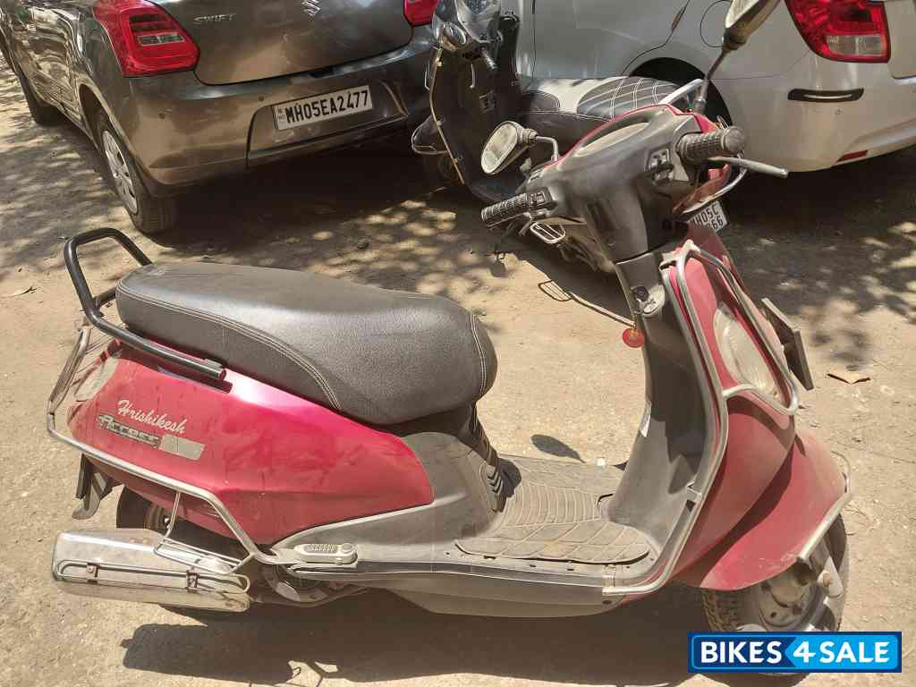 Red Suzuki Access 125