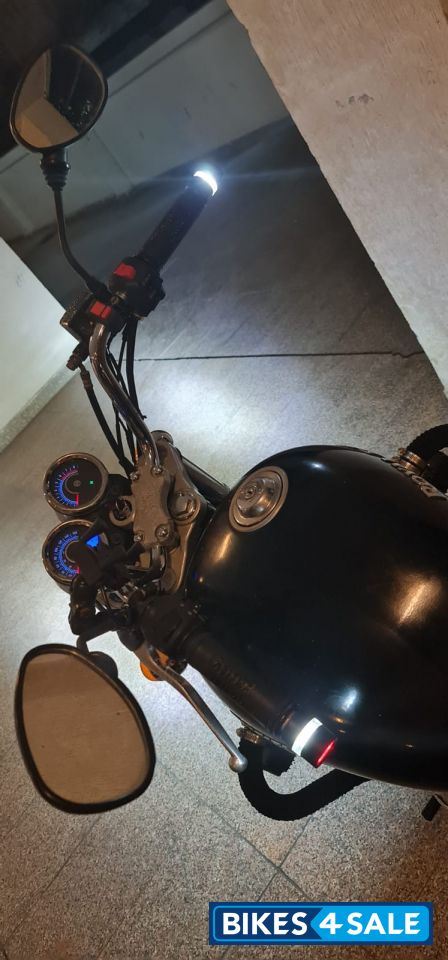 Black Royal Enfield Thunderbird 350