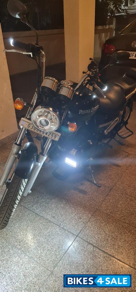 Black Royal Enfield Thunderbird 350