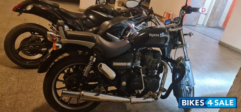 Black Royal Enfield Thunderbird 350