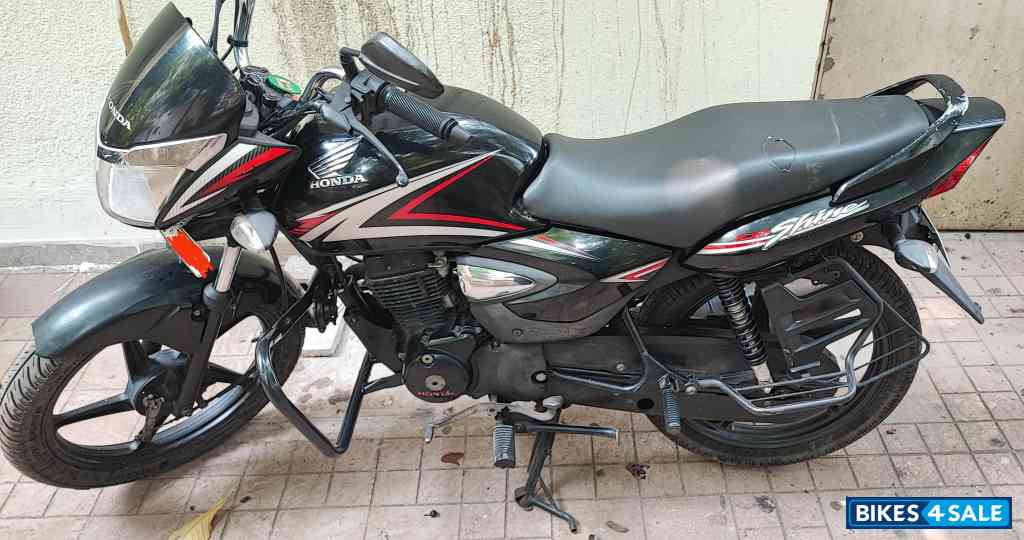 Pearl Igneous Black Honda CB Shine