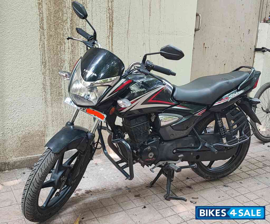 Pearl Igneous Black Honda CB Shine