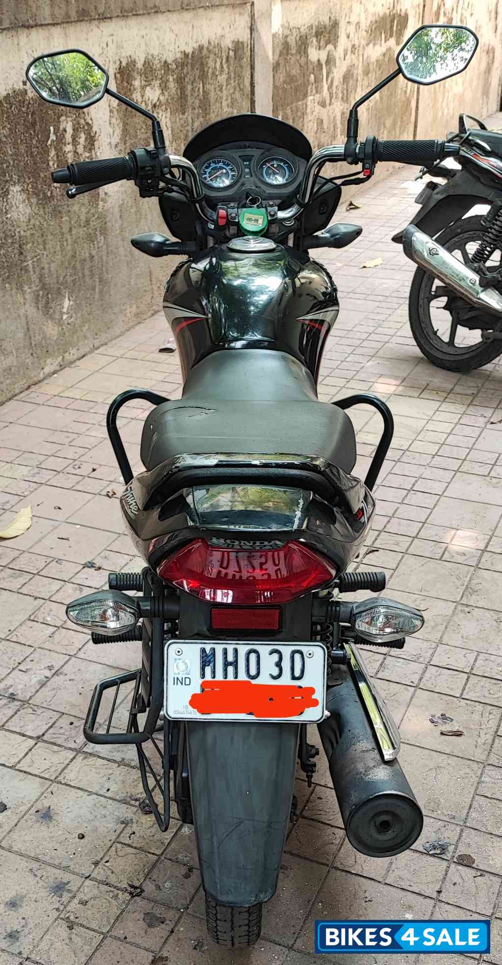 Pearl Igneous Black Honda CB Shine