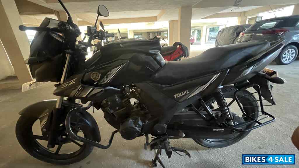 Black Yamaha SZ-RR V2