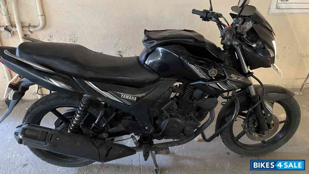 Black Yamaha SZ-RR V2