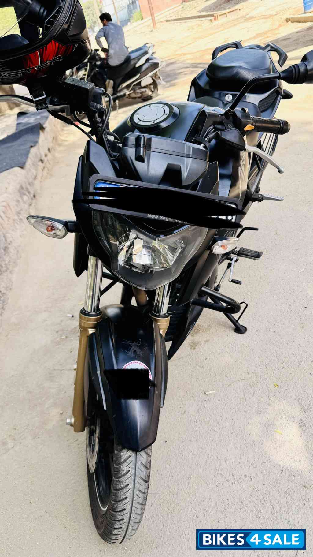 TVS Apache RTR 200 4V