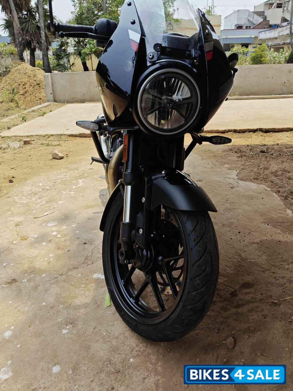 Triumph Thruxton 400