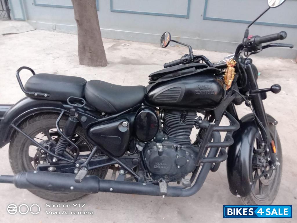 Royal Enfield Classic Stealth Black