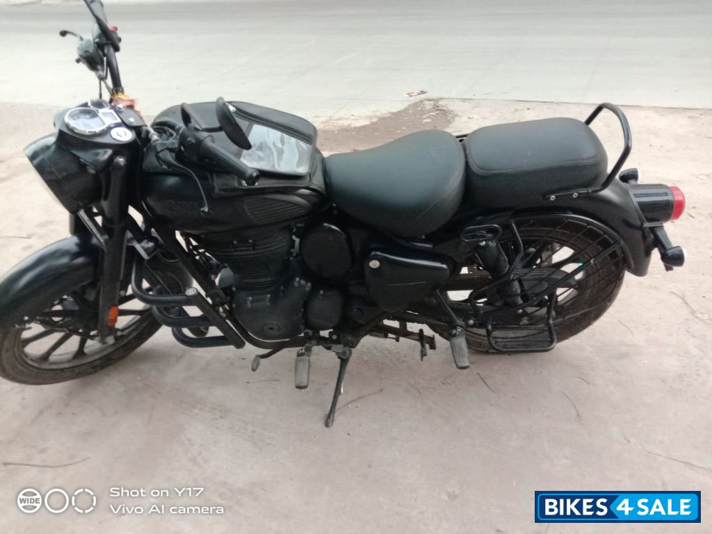 Royal Enfield Classic Stealth Black