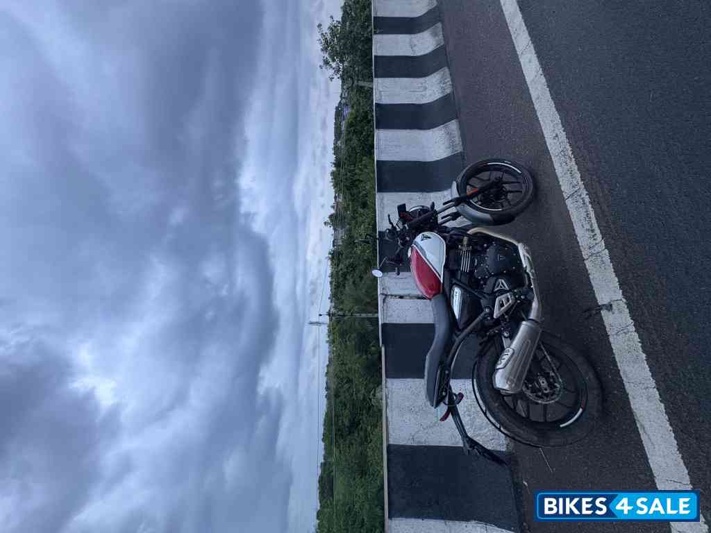 Triumph Speed T4