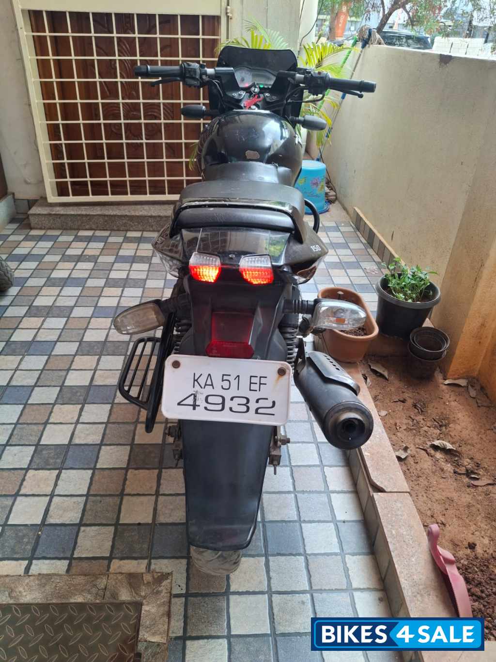 Black Bajaj Pulsar 150 DTSi