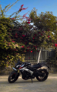Black Bajaj Pulsar NS400Z