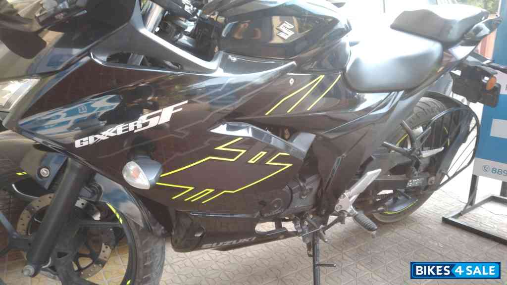 Black Neon Suzuki Gixxer SF