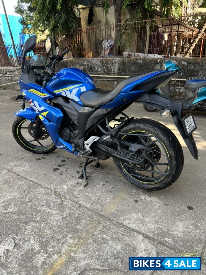Blue Suzuki Gixxer SF Fi