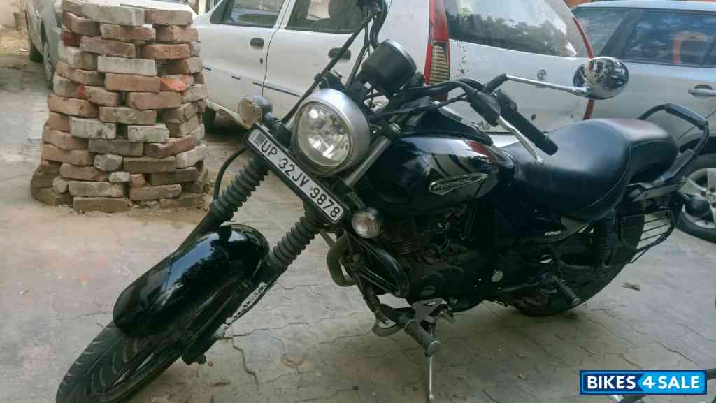 Black Bajaj Avenger Street 160