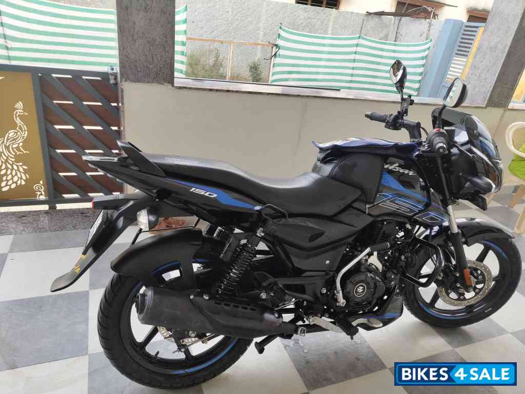 Black And Blue Bajaj Pulsar P150 Single Disc Single Seat