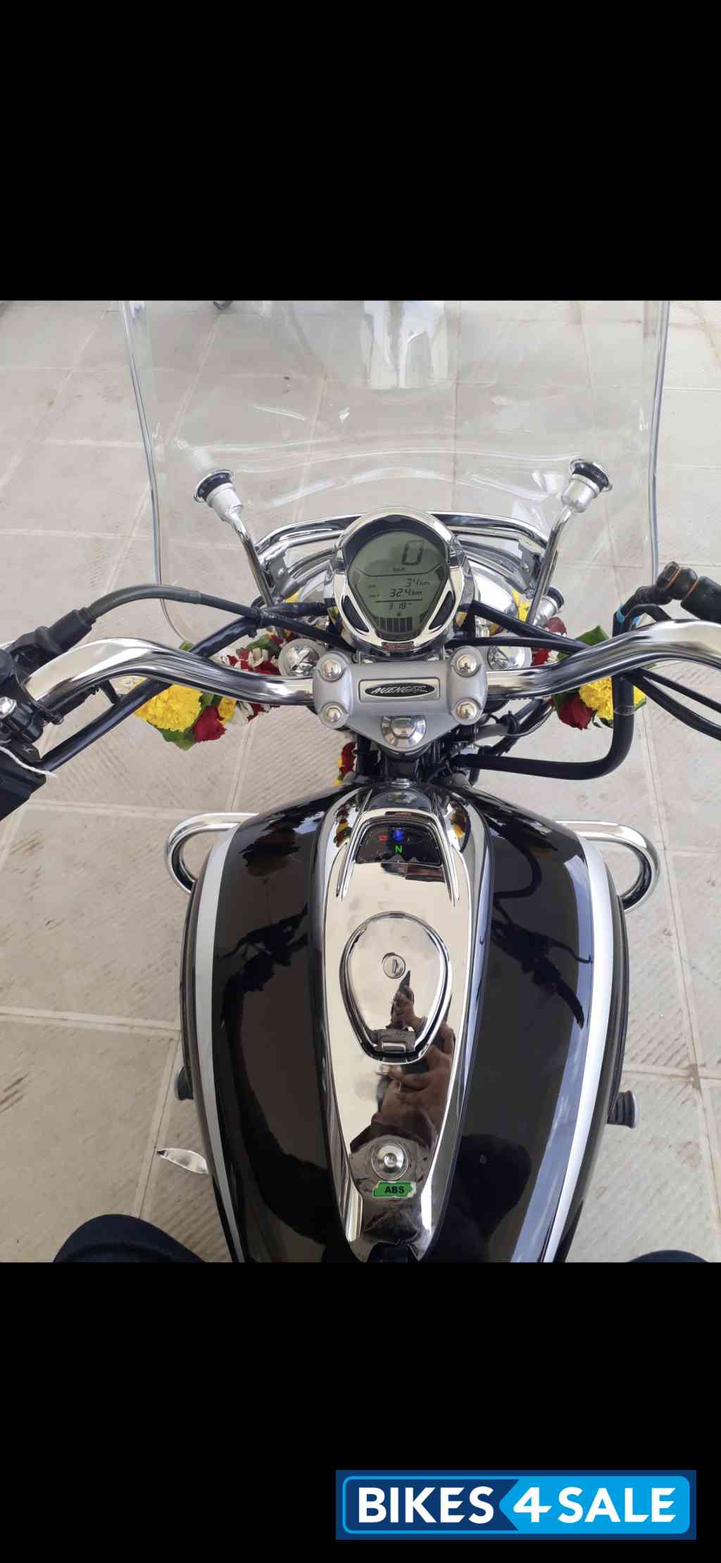 Black Bajaj Avenger Cruise 220