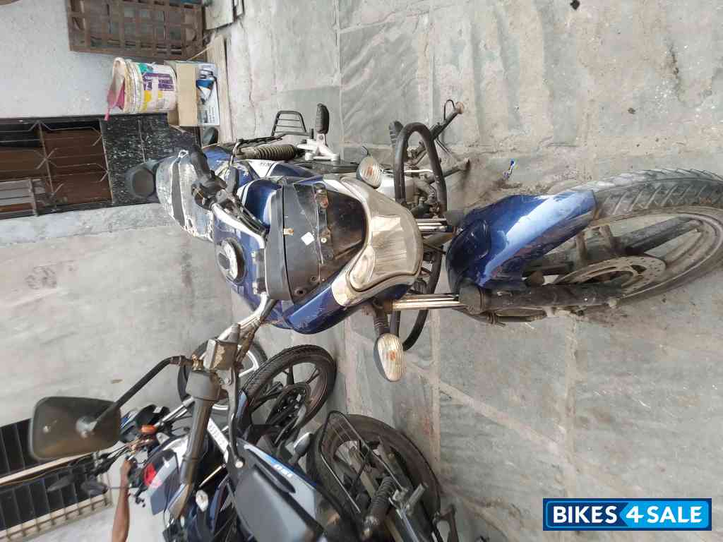 Bajaj V15