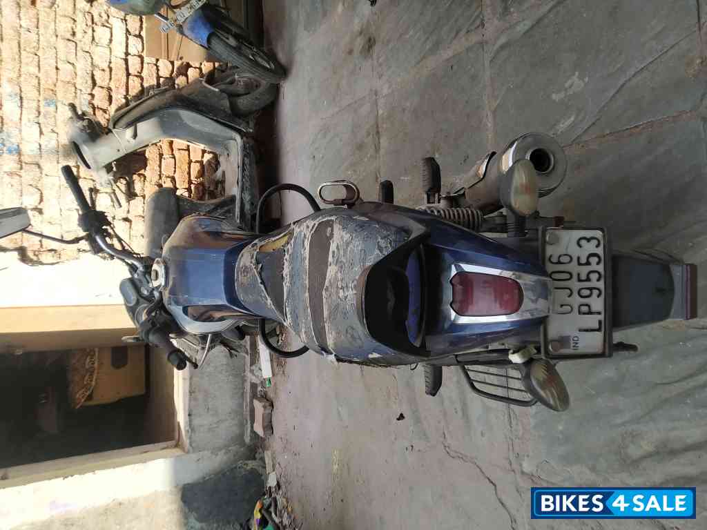 Bajaj V15