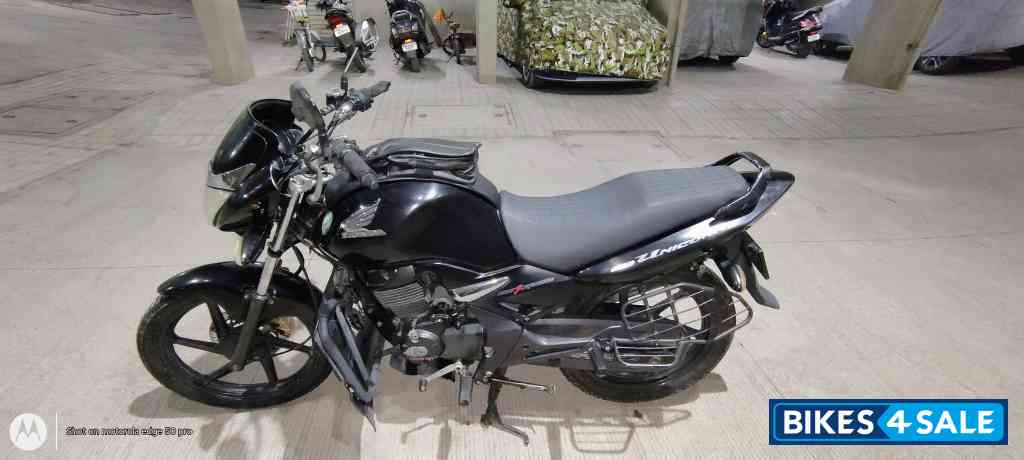 Black Honda CB Unicorn