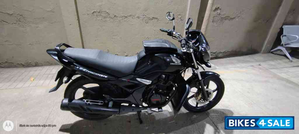 Black Honda CB Unicorn