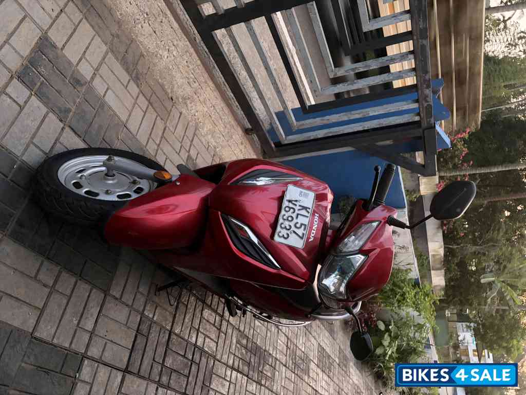 Pearl Spartan Red (the Classic Honda Activa 6G Std