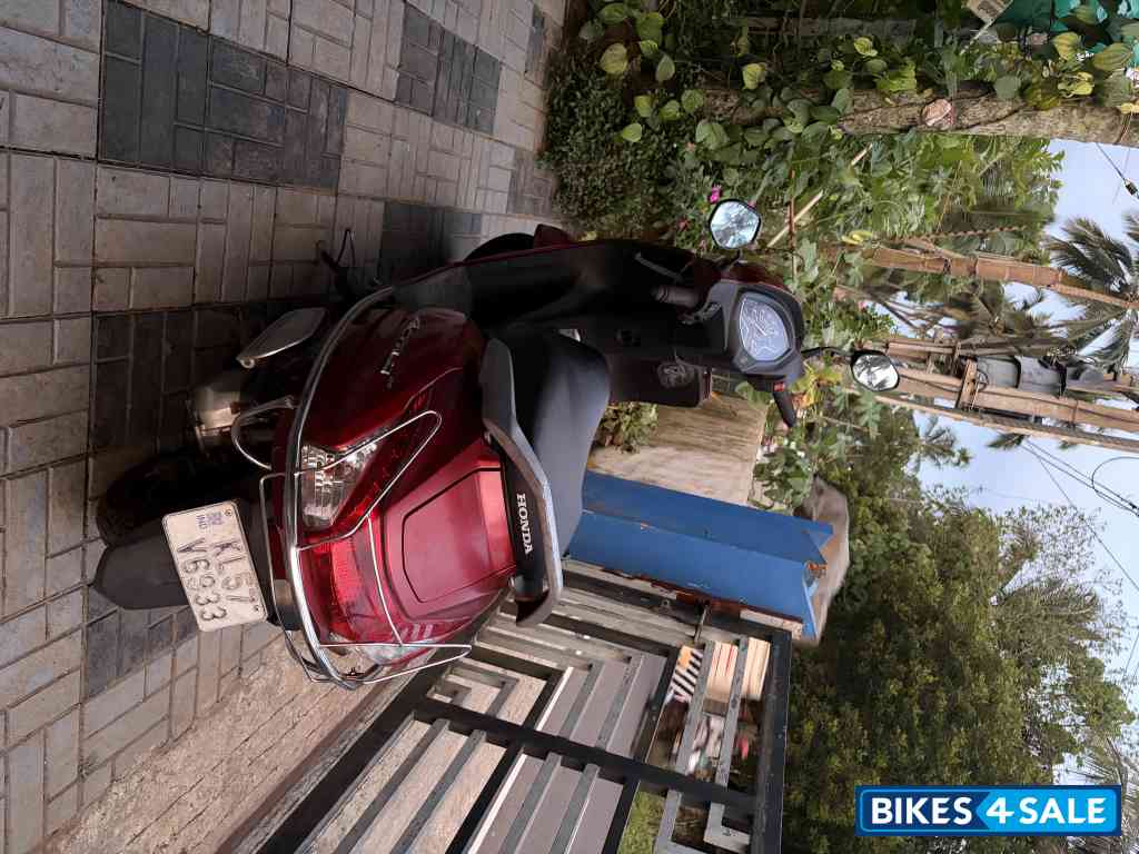 Pearl Spartan Red (the Classic Honda Activa 6G Std