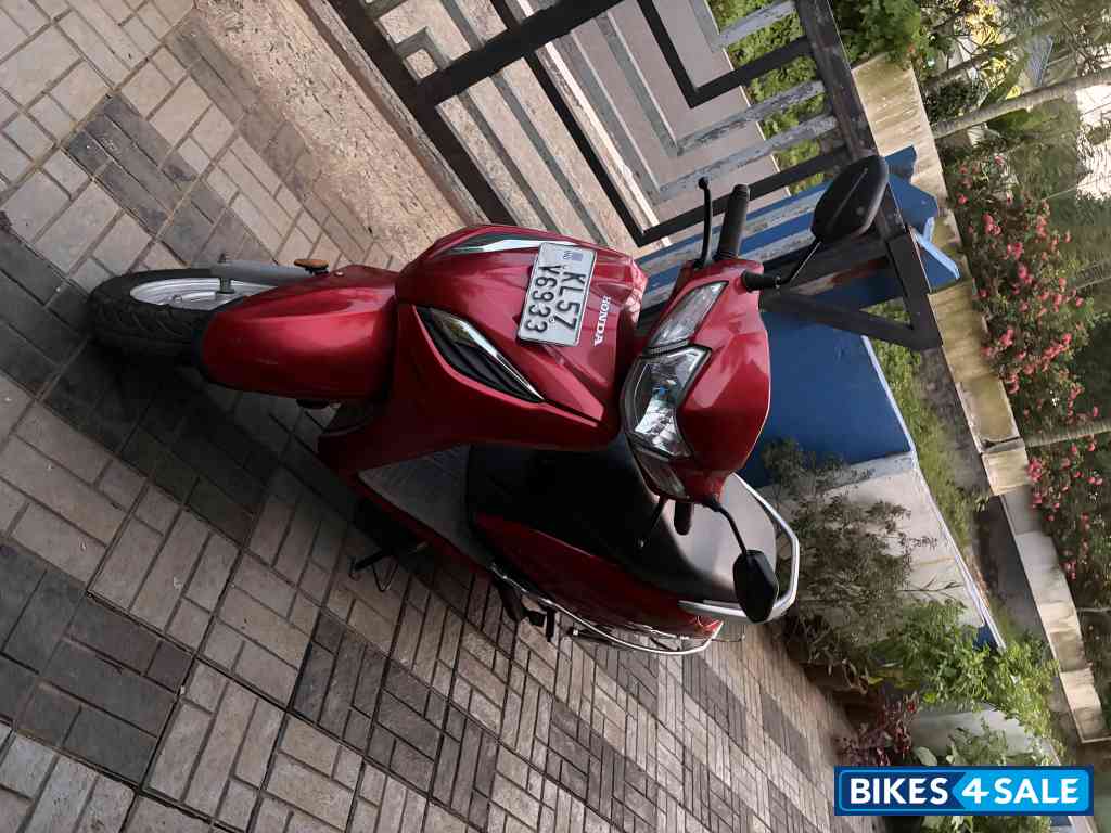 Pearl Spartan Red (the Classic Honda Activa 6G Std