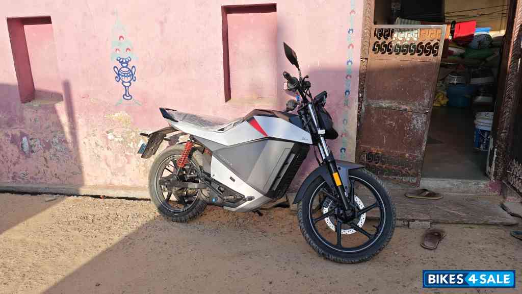 White Ola Roadster X Plus 4.5kWh