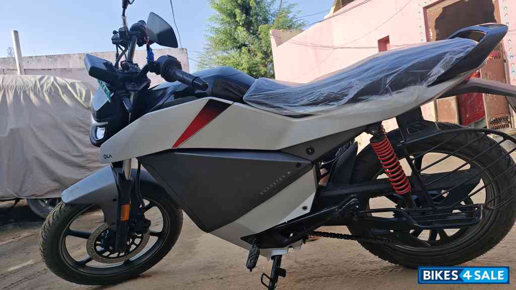 White Ola Roadster X Plus 4.5kWh