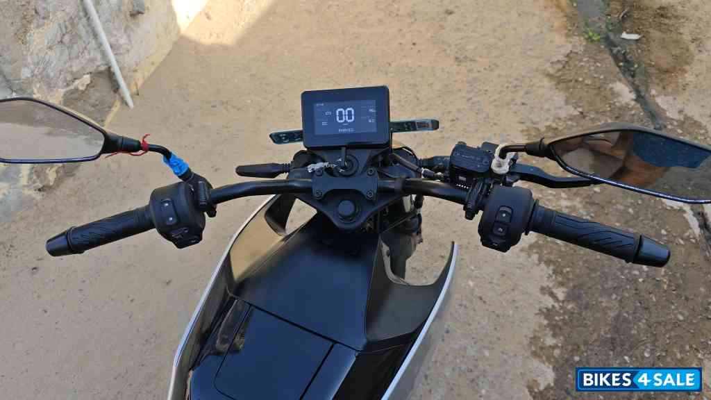 White Ola Roadster X Plus 4.5kWh