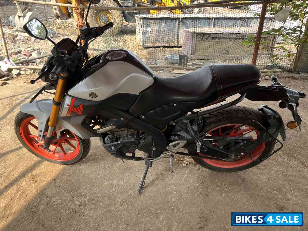 Mat Light Gray Metal Yamaha MT-15 BS6