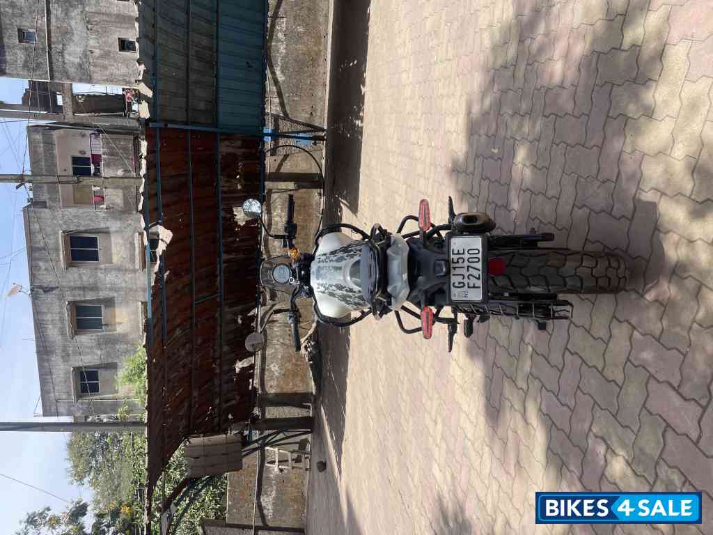 Kamet White Royal Enfield Himalayan 450