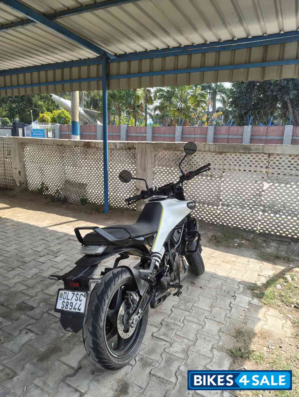 Pearl White Husqvarna Vitpilen 250 2024