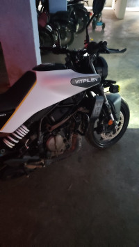 Pearl White Husqvarna Vitpilen 250 2024
