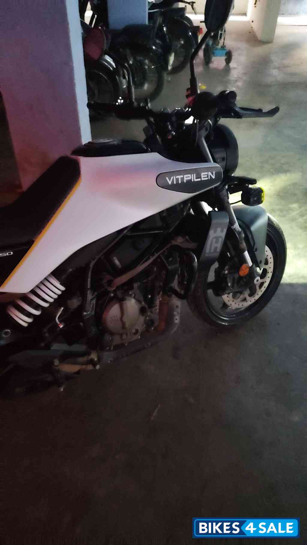 Pearl White Husqvarna Vitpilen 250 2024
