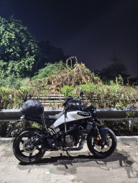 Pearl White Husqvarna Vitpilen 250 2024