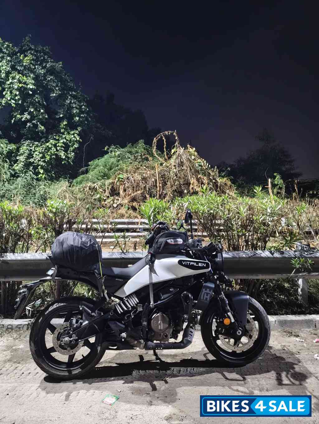 Pearl White Husqvarna Vitpilen 250 2024