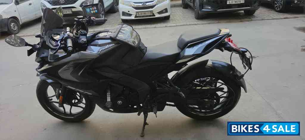 Bajaj Pulsar RS 200 BS6