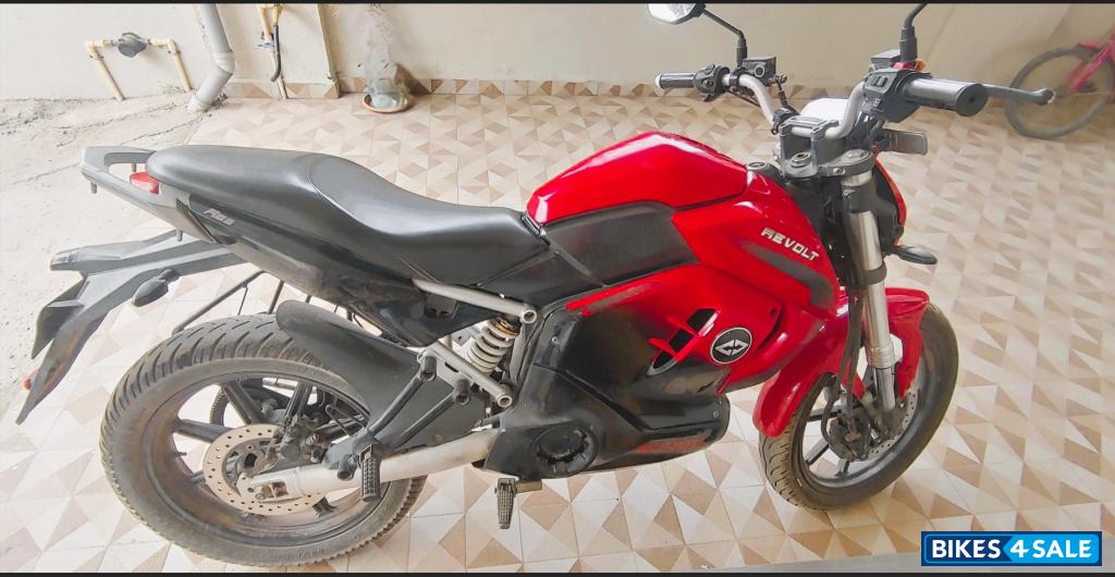 Revolt RV400 Eclipse Red