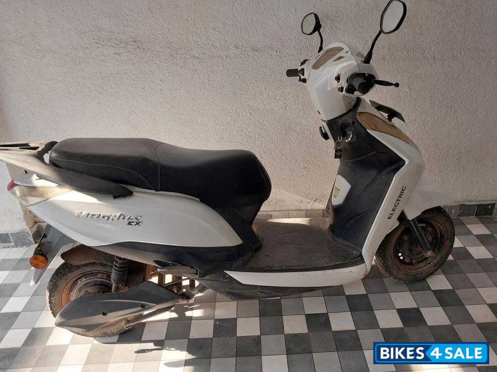 White Ampere Magnus Ex