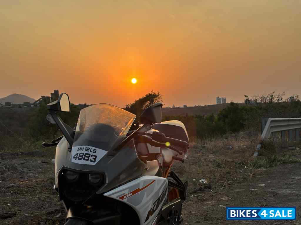 White KTM RC 390